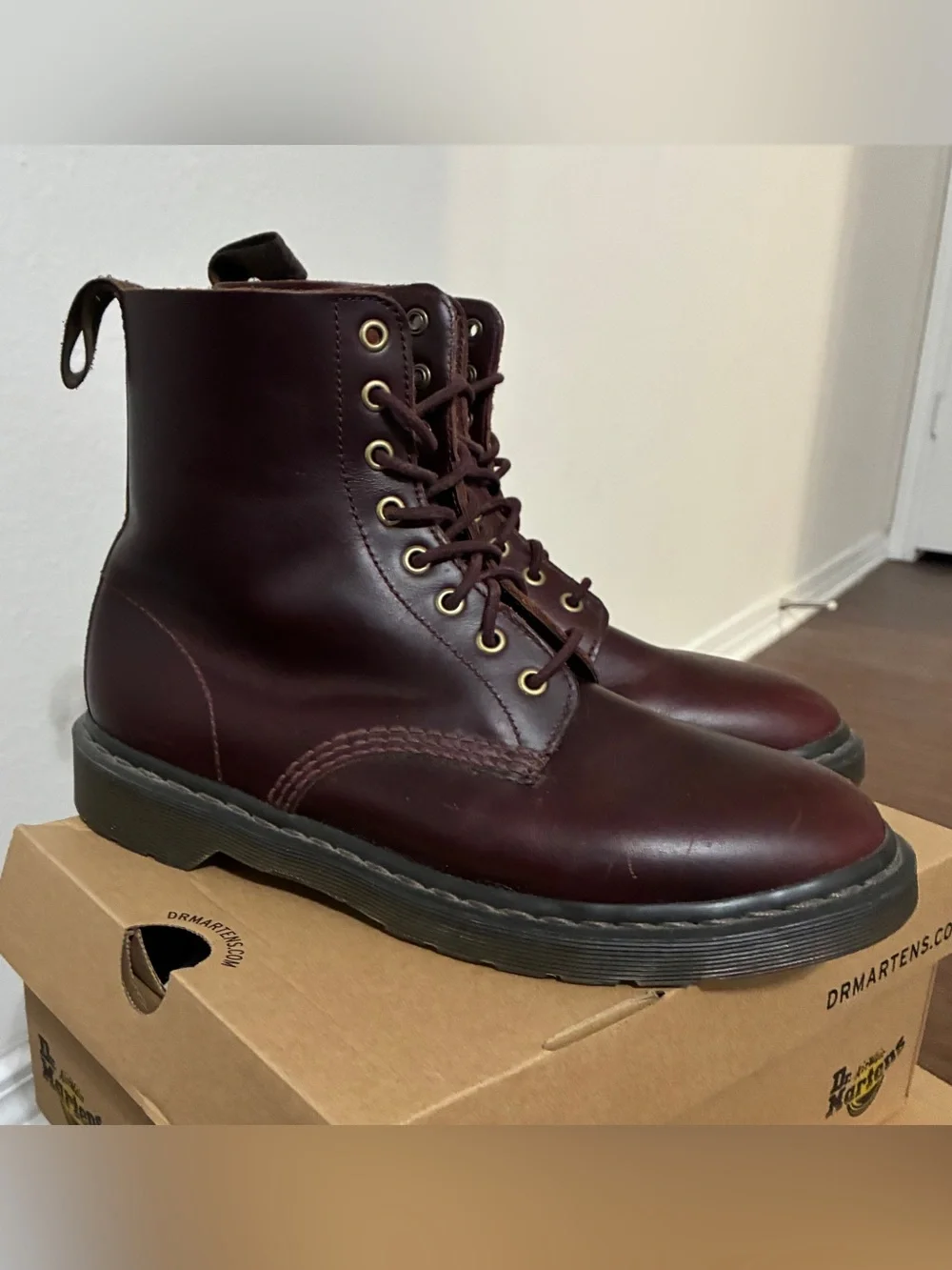Dr. Martens Burgundy Leather Size 9 Boots